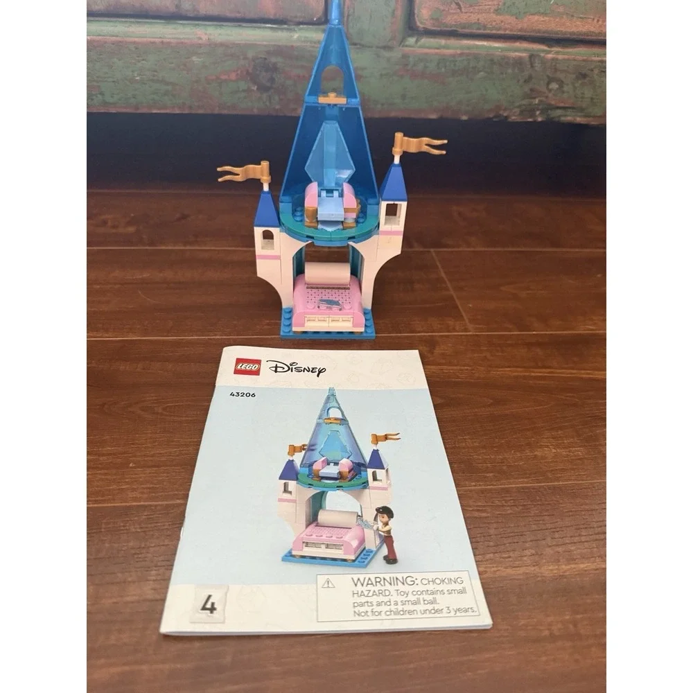 LEGO Disney 43206 Cinderella and Prince Charming's Castle READ DESCRIPTION